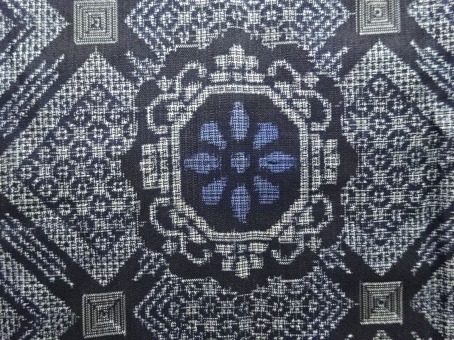 JAPANESE KIMONO / ANTIQUE KIMONO / SILK / DOROZOME / OSHIMA TSUMUGI / WOVEN FLOWER CREST